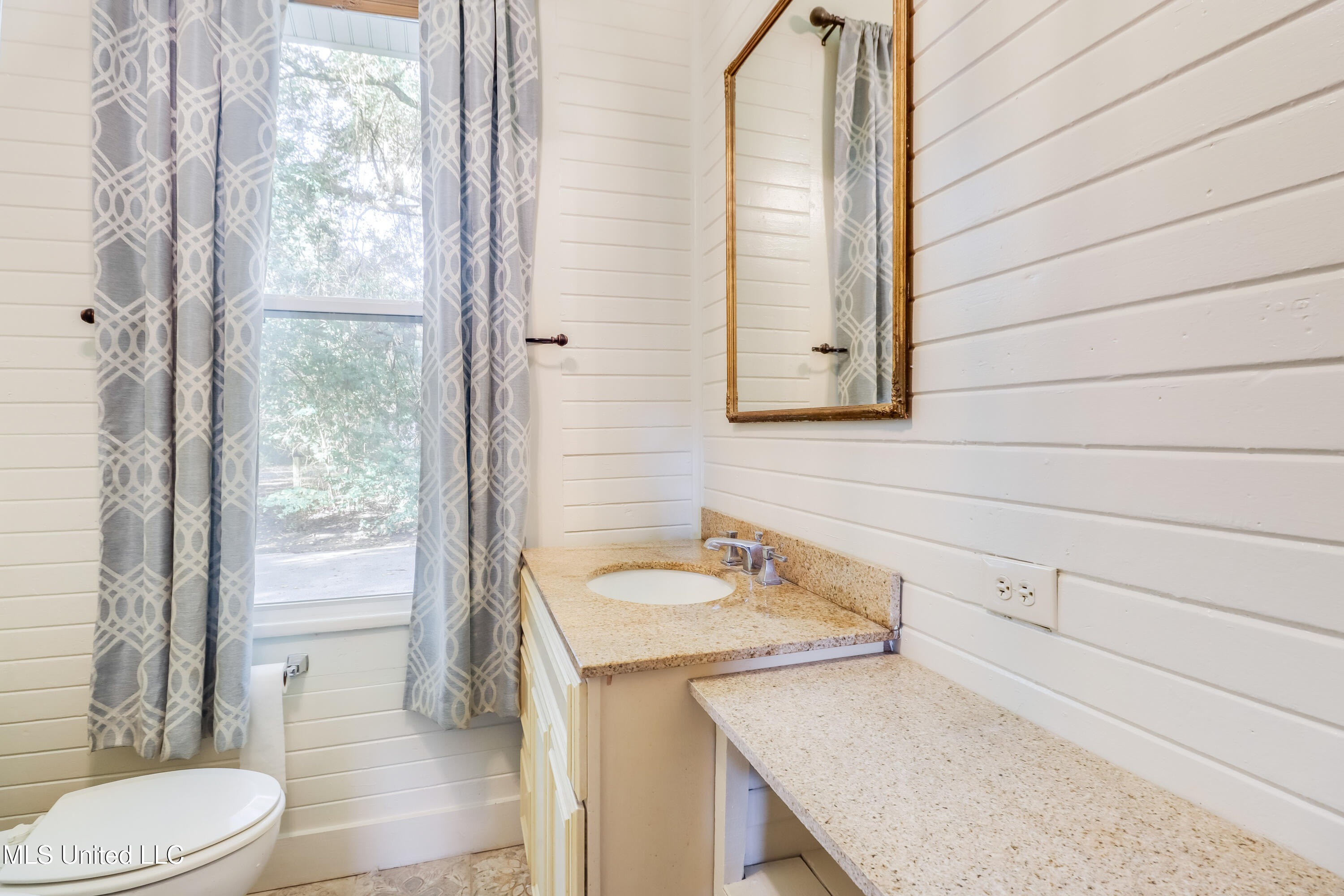 701 Commerce Street Gulfport, MS 39507 - Photo 10 of 23 Photo Dec 09 2025, 11 15 35 AM