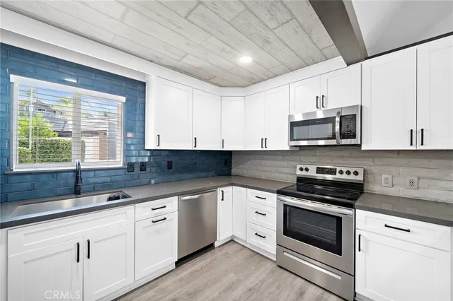 $3,000 | 22400 Canyon Club Drive, Canyon Lake, CA 92587