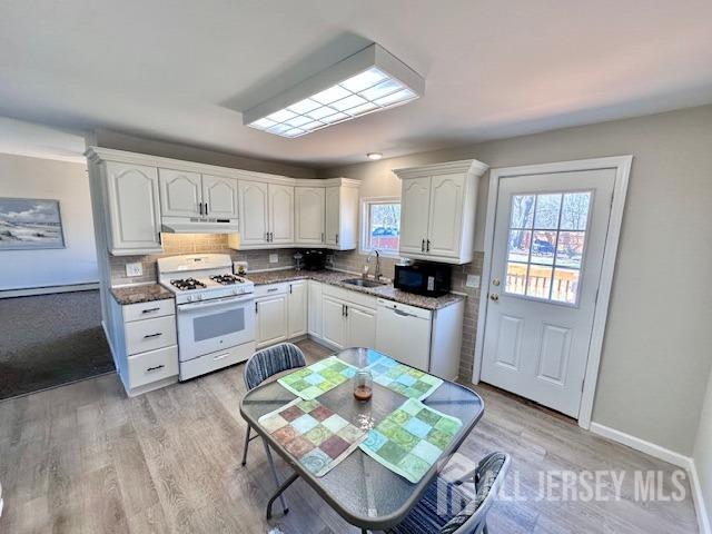 111 Main Street Helmetta, NJ 08828 - Photo 16 of 42 a kitchen with granite countertop a stove a sink dishwasher a dining table and chairs with wooden floor