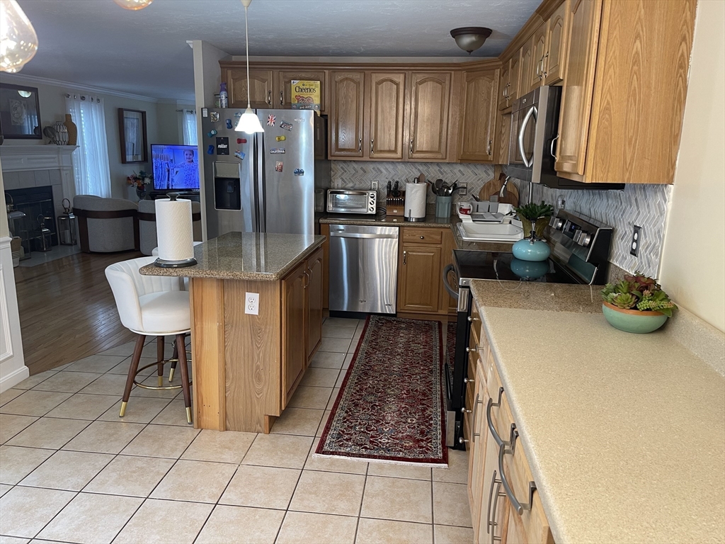 73 Sophia Drive Worcester, MA 01607 - Photo 15 of 35