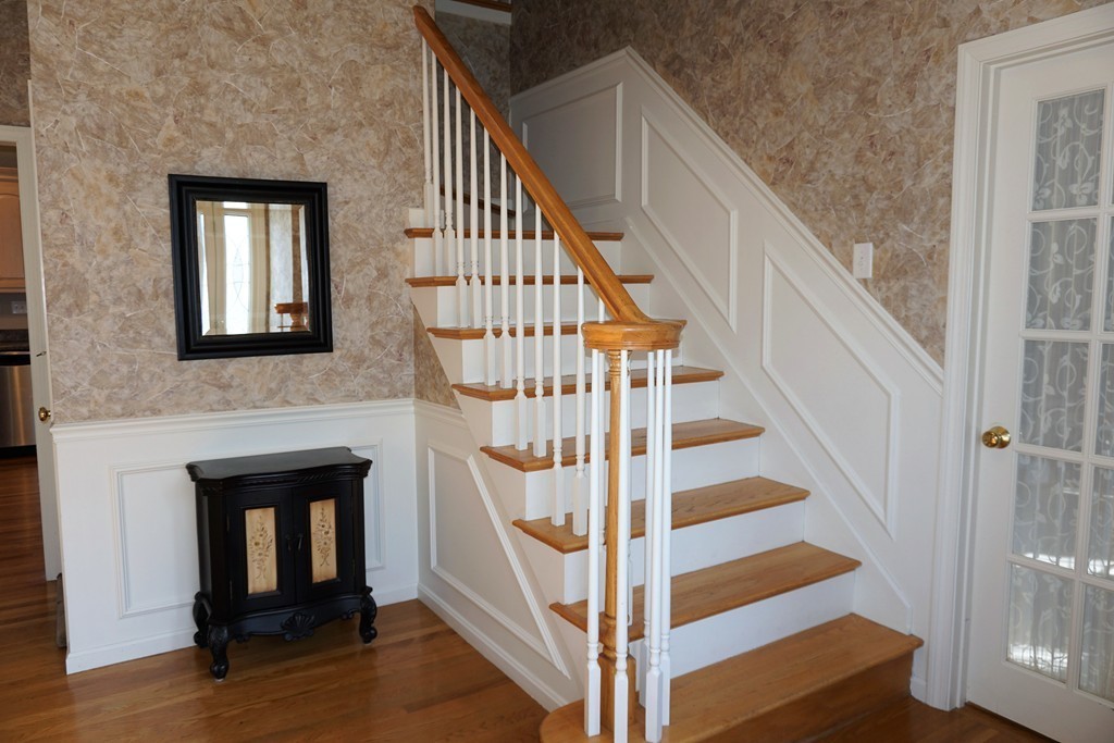 927 Marston Road Northbridge, MA 01588 - Photo 4 of 30