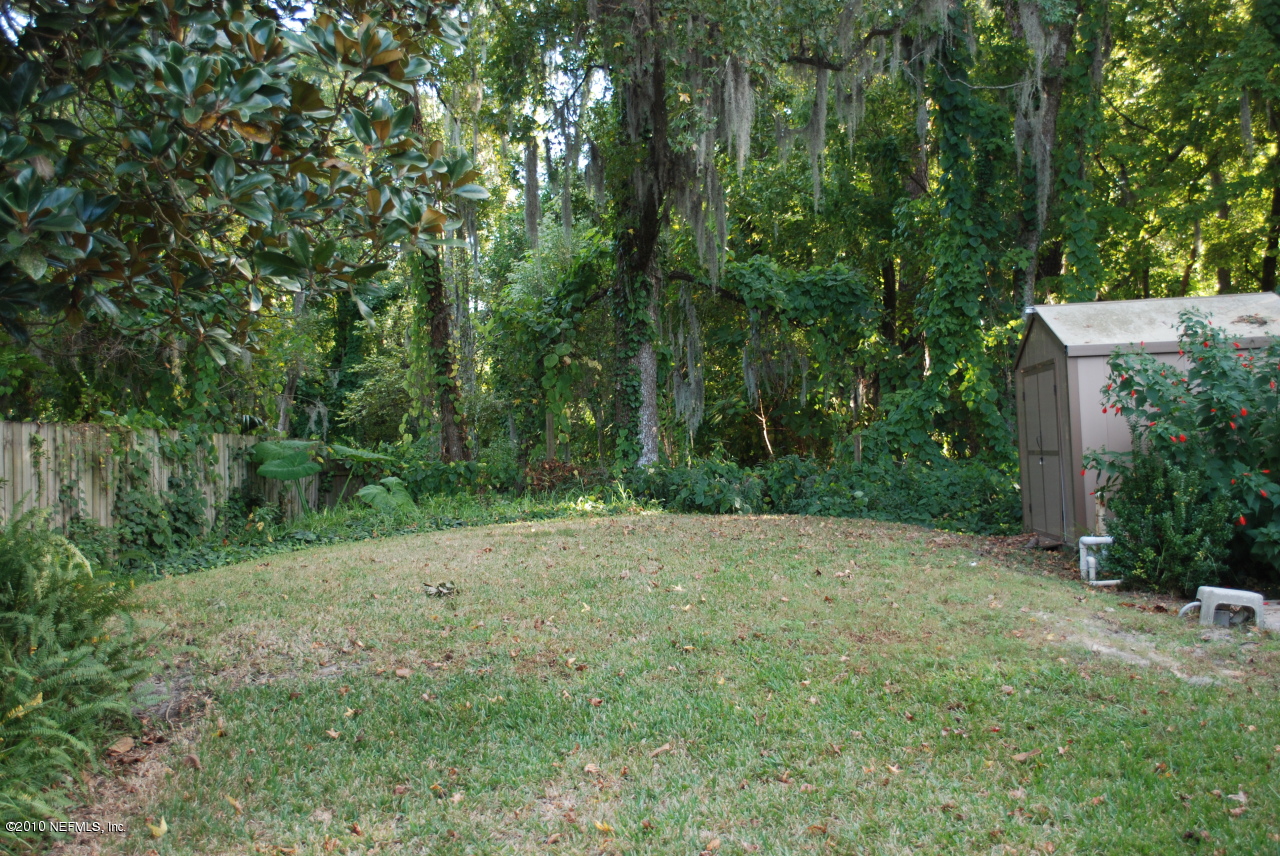 5262 Hickson Road Jacksonville, FL 32207 - Photo 4 of 7 barkyard