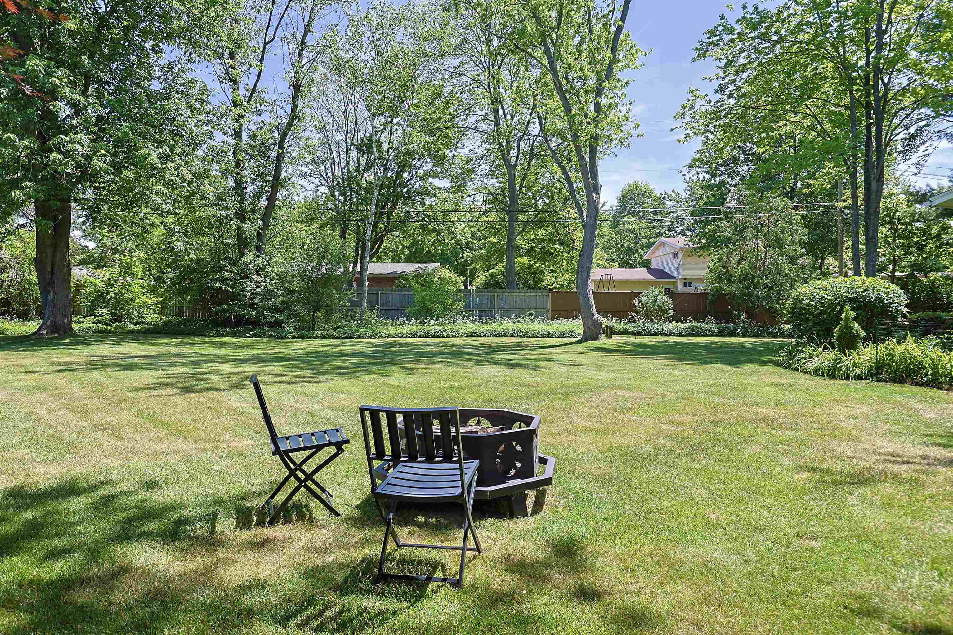 2008 Rapanos Drive Midland, MI 48642 - Photo 8 of 57