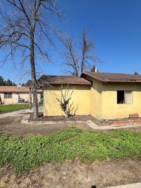 217 South 7th Street Fowler, CA 93625 - Photo 5 of 5 a view of a backyard with a barn