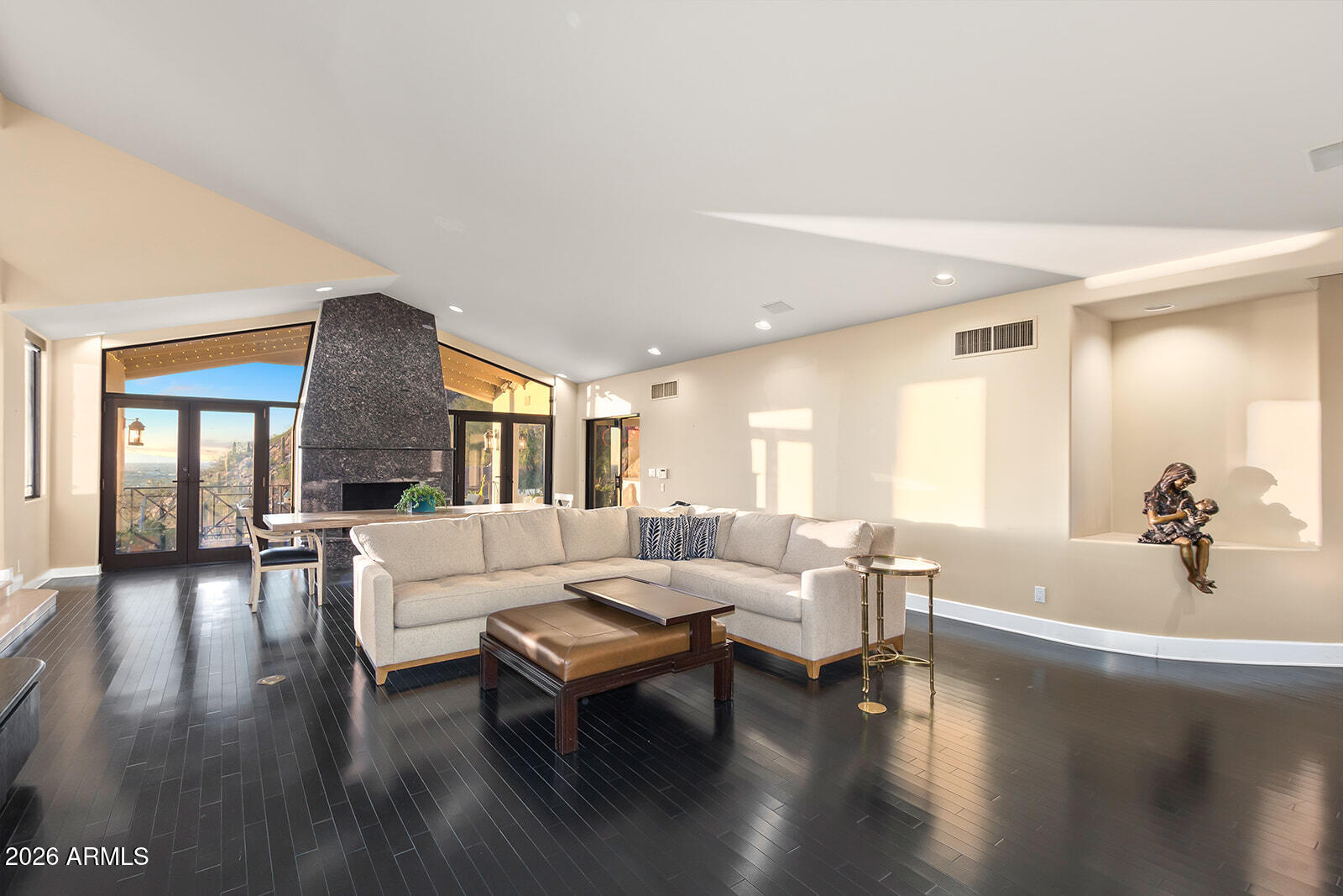 5400 East Valle Vista Road, Unit 4 Phoenix, AZ 85251 - Photo 13 of 72 FAMILY ROOM