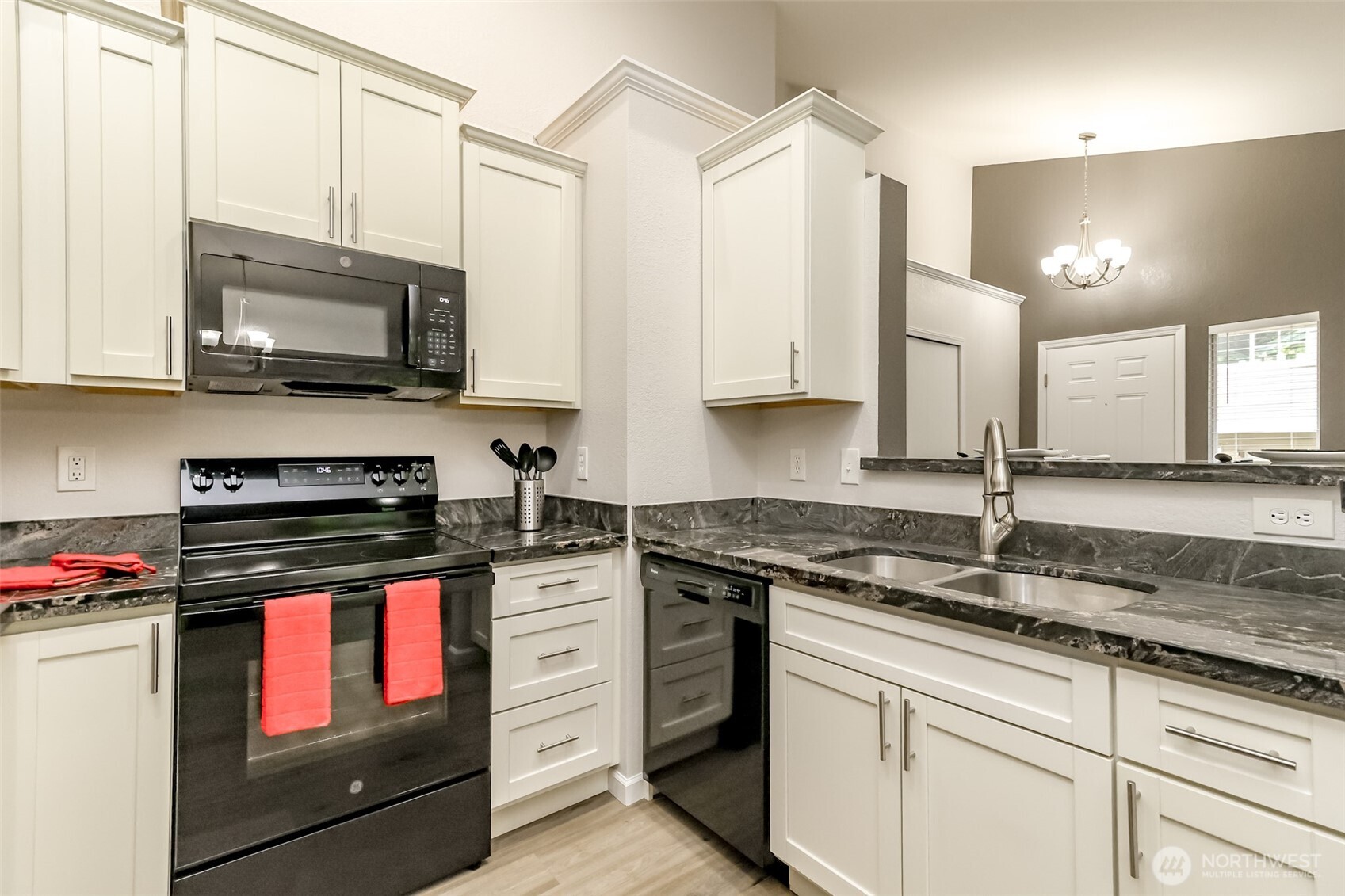 2100 South 336th Street, Unit R1 Federal Way, WA 98003 - Photo 7 of 22