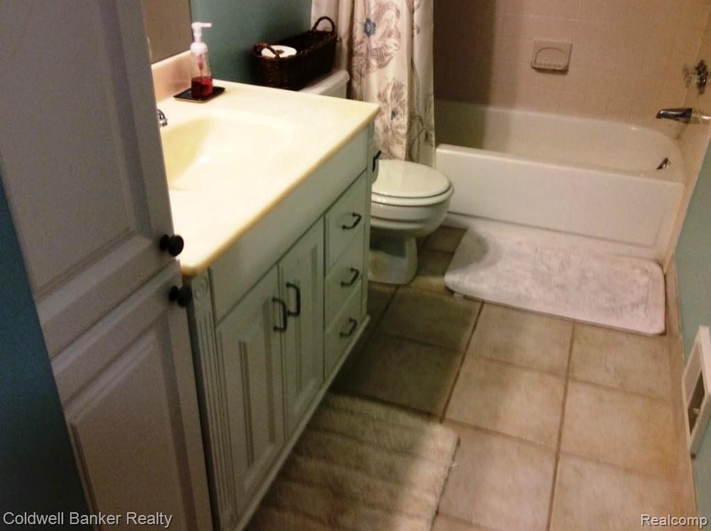 681 Kentucky Drive Rochester, MI 48307 - Photo 25 of 28 photo 4a.jpg