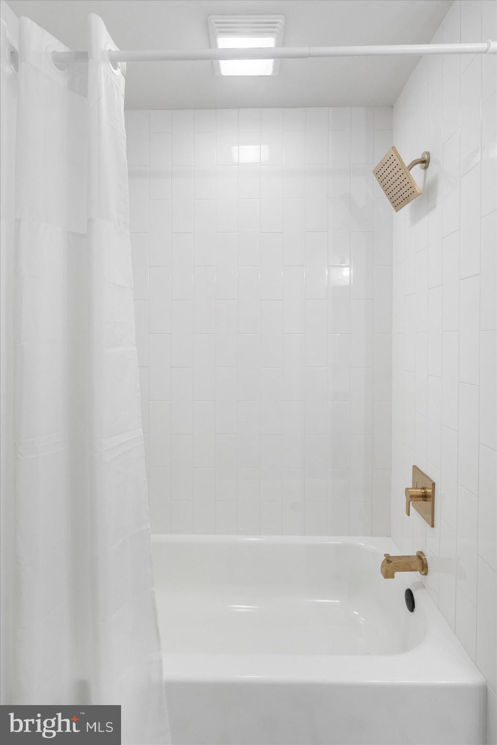 226 Mt Royal Avenue Aberdeen, MD 21001 - Photo 40 of 48 a bathroom with a bathtub