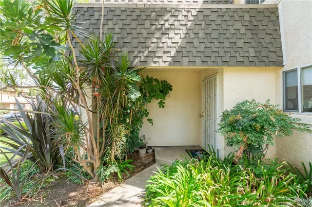 $639,000 | 19036 Kittridge Street, Unit 1, Reseda, CA 91335