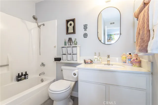 $639,000 | 19036 Kittridge Street, Unit 1, Reseda, CA 91335