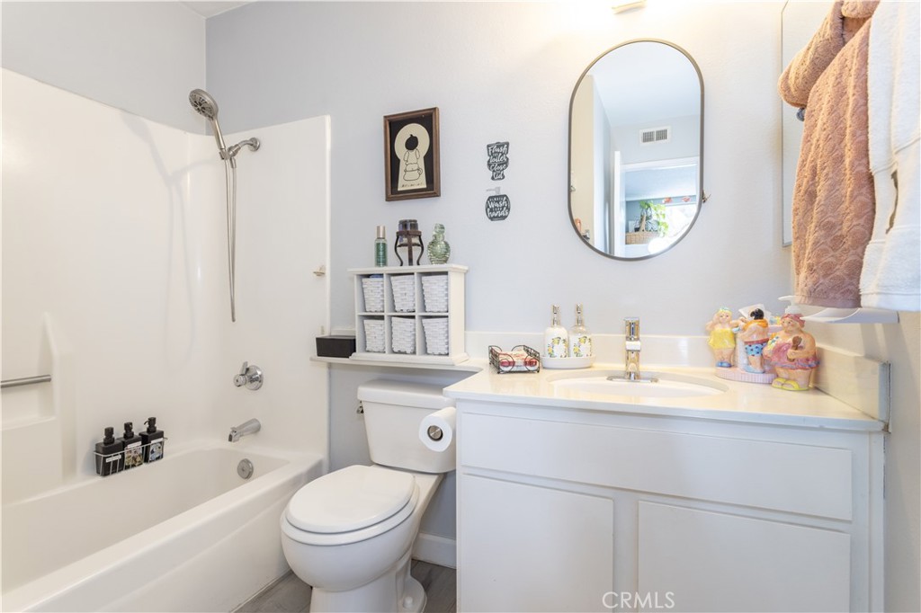 19036 Kittridge Street, Unit 1 Reseda, CA 91335 - Photo 14 of 31