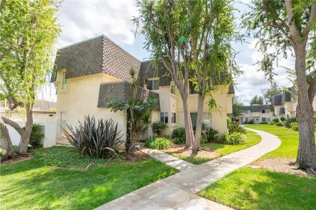 $639,000 | 19036 Kittridge Street, Unit 1, Reseda, CA 91335