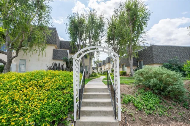 $639,000 | 19036 Kittridge Street, Unit 1, Reseda, CA 91335