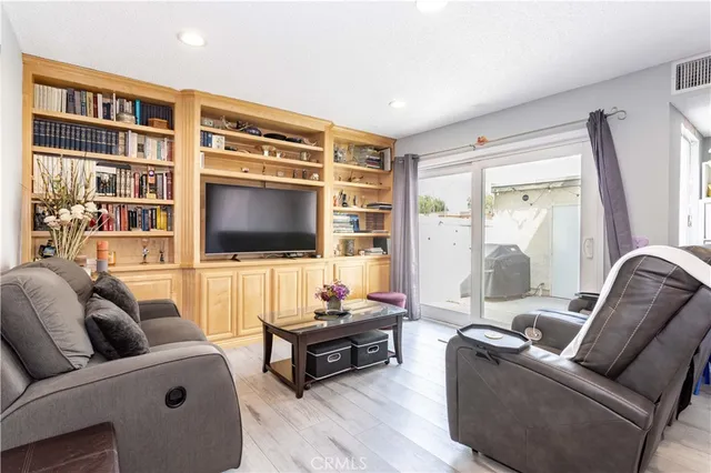 $639,000 | 19036 Kittridge Street, Unit 1, Reseda, CA 91335