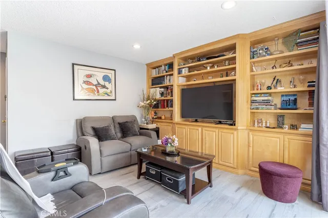 $639,000 | 19036 Kittridge Street, Unit 1, Reseda, CA 91335