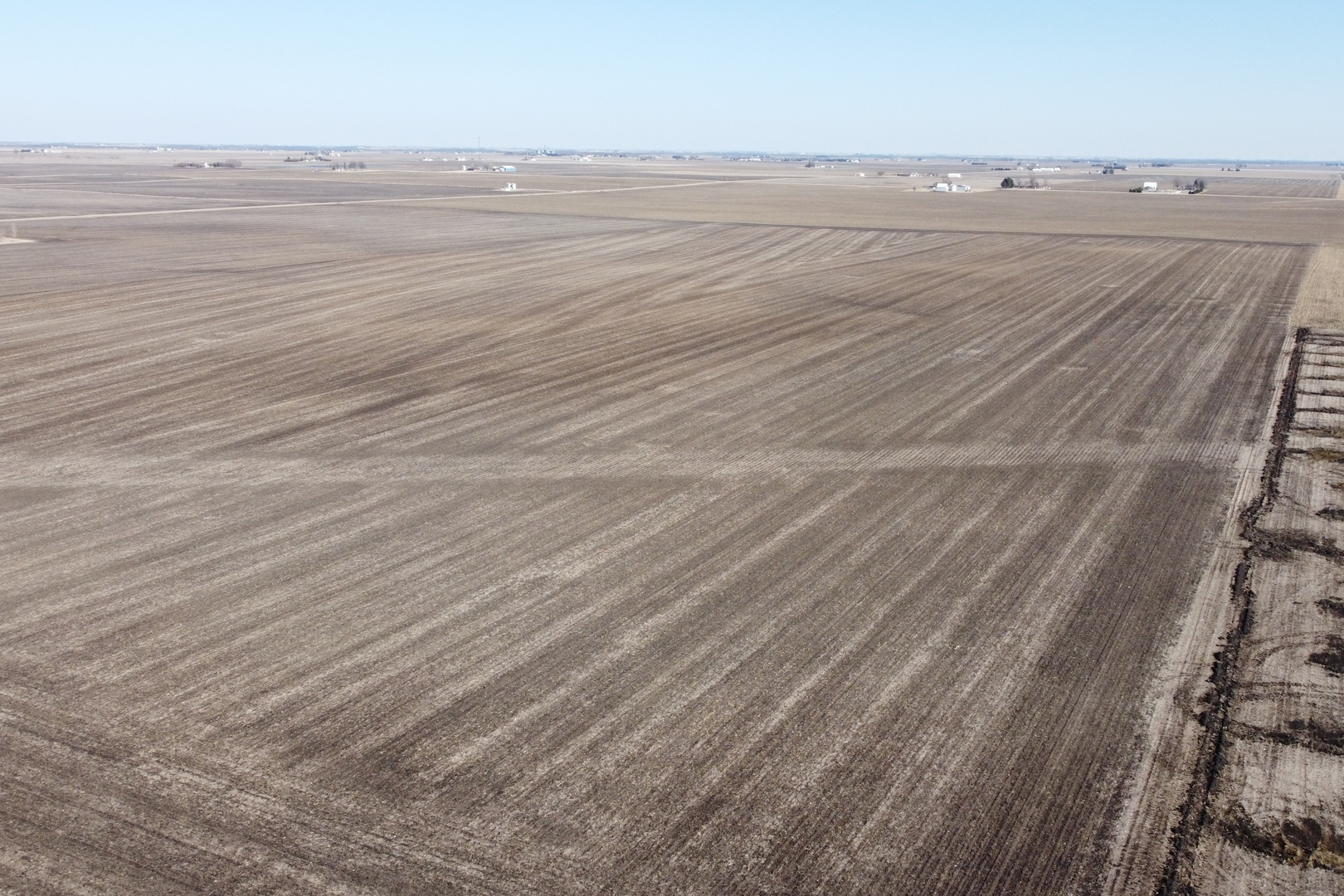 80-acres East 6th Road Lostant, IL 61334 - Photo 3 of 11 a view of an ocean beach and beach