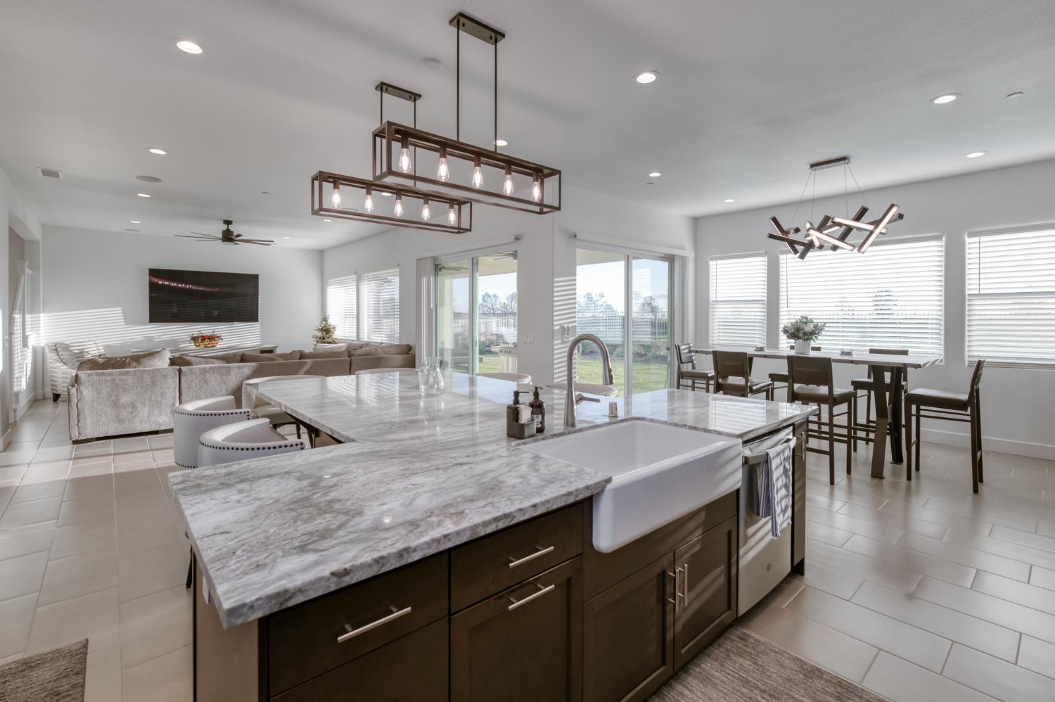 1042 Beaver Pond Loop Madera, CA 93636 - Photo 23 of 61