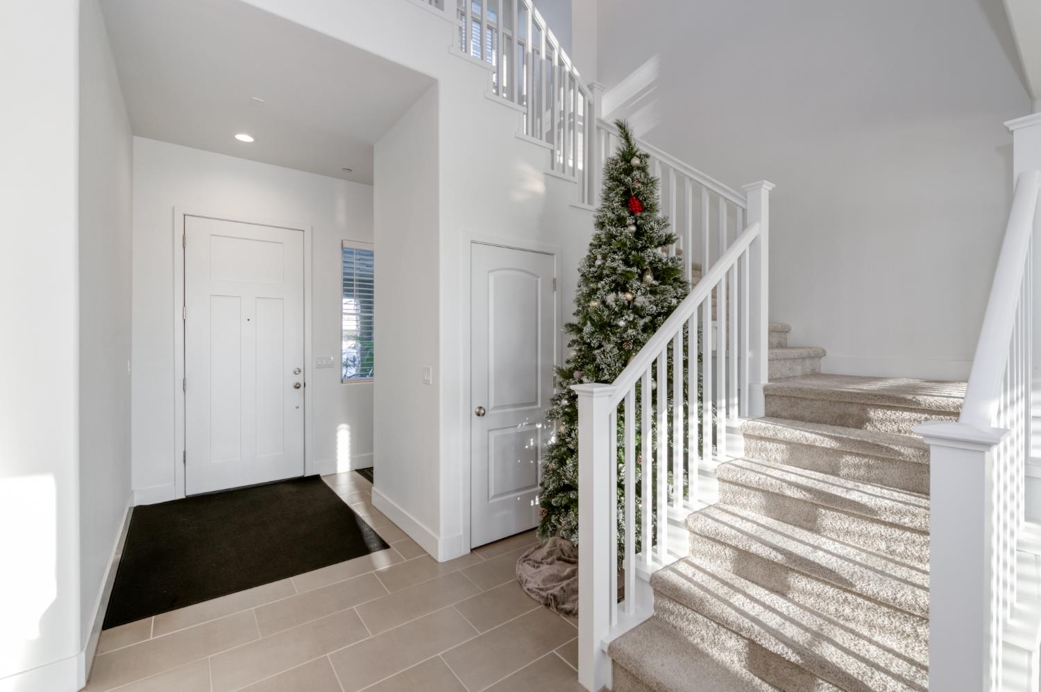 1042 Beaver Pond Loop Madera, CA 93636 - Photo 4 of 61