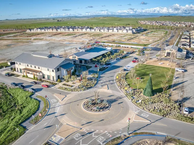 $972,500 | 1042 Beaver Pond Loop, Madera, CA 93636