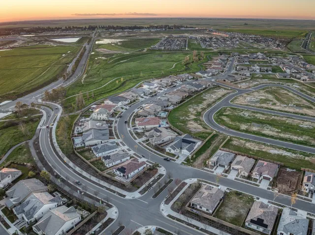 $972,500 | 1042 Beaver Pond Loop, Madera, CA 93636