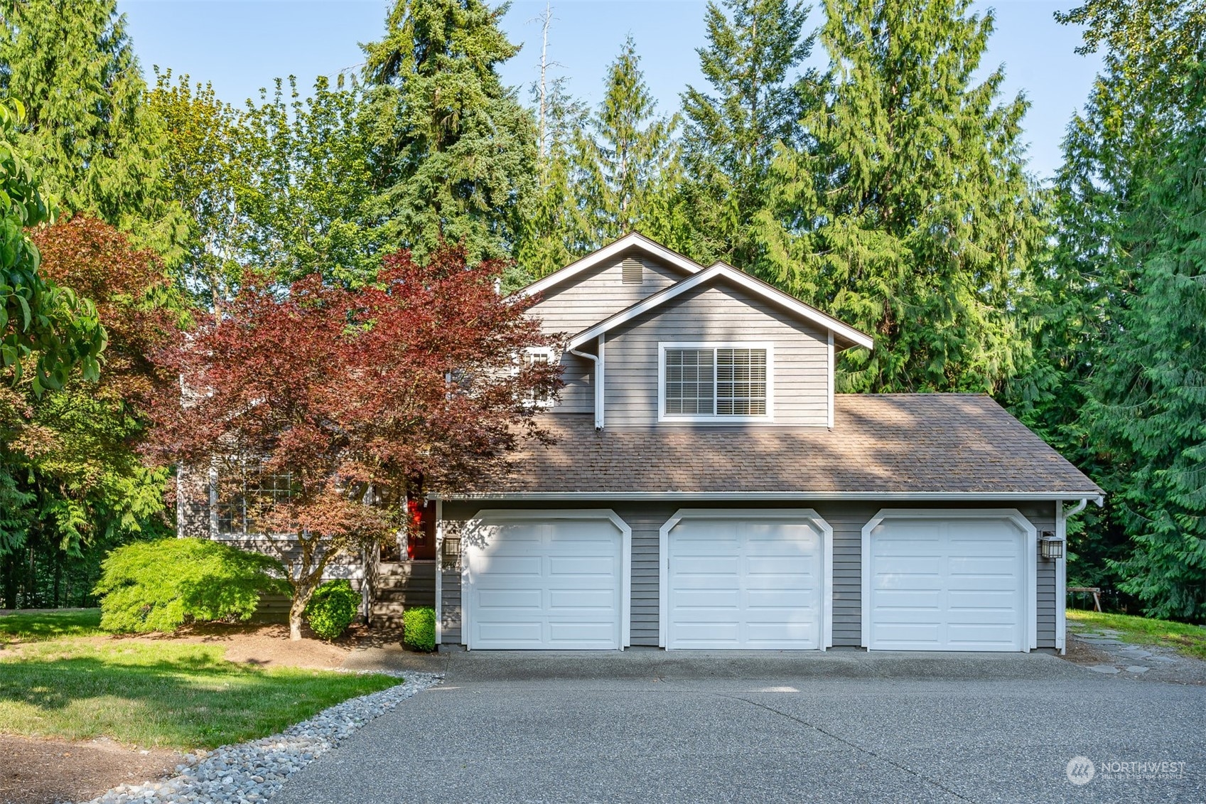 27403 Northeast 30th Way Redmond, WA 98053 - Photo 33 of 34 a front view of a house with a garden and yard