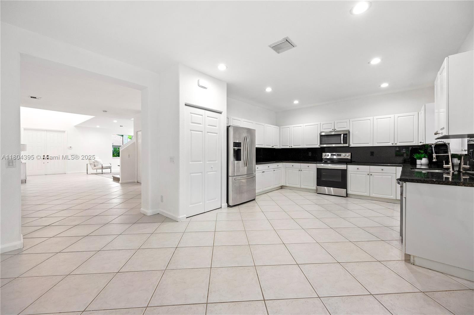1906 Timberline Road Weston, FL 33327 - Photo 7 of 32