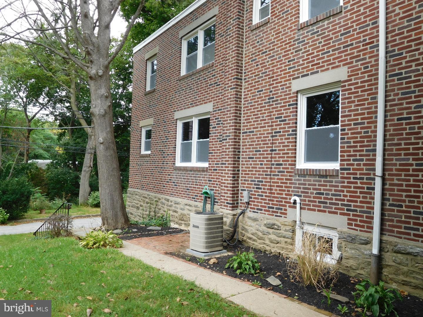 516 Overlook Road Philadelphia, PA 19128 - Photo 2 of 23