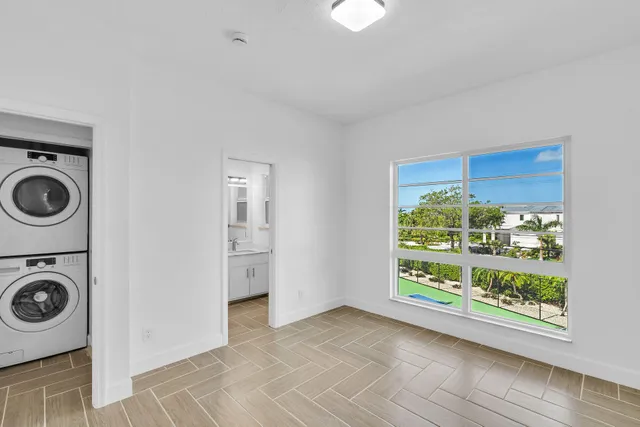 a view of washer and dryer in a room