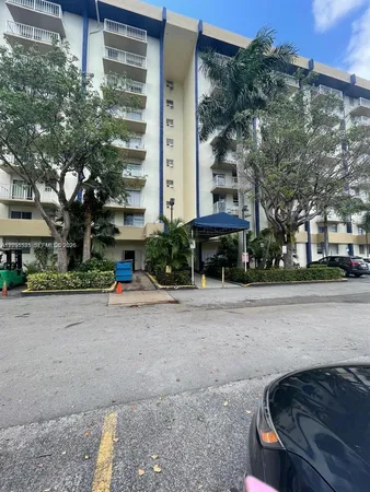 $2,200 | 4550 Northwest 9th Street, Unit 102E, Miami, FL 33126