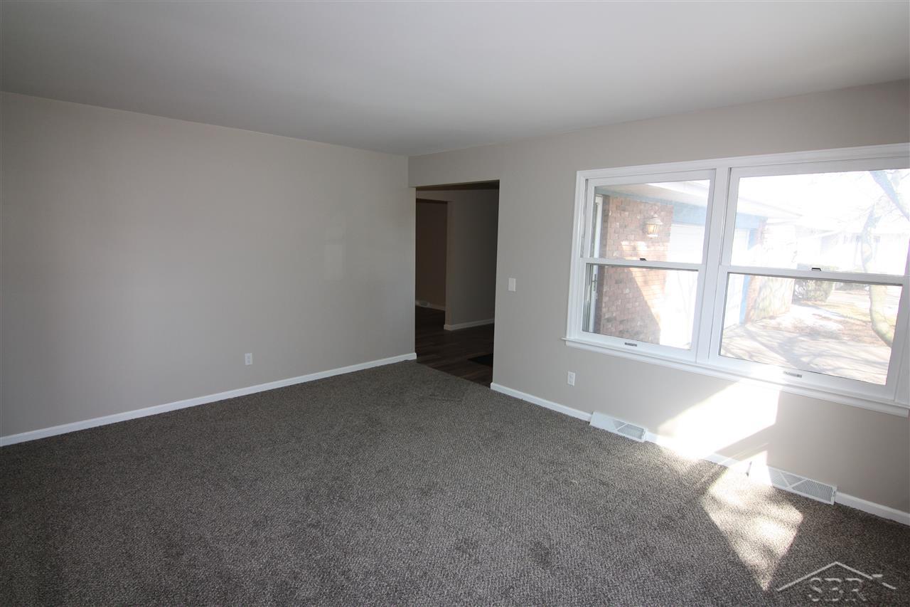 2465 Hemmeter Road Saginaw, MI 48603 - Photo 3 of 22 50035386-2.JPG
