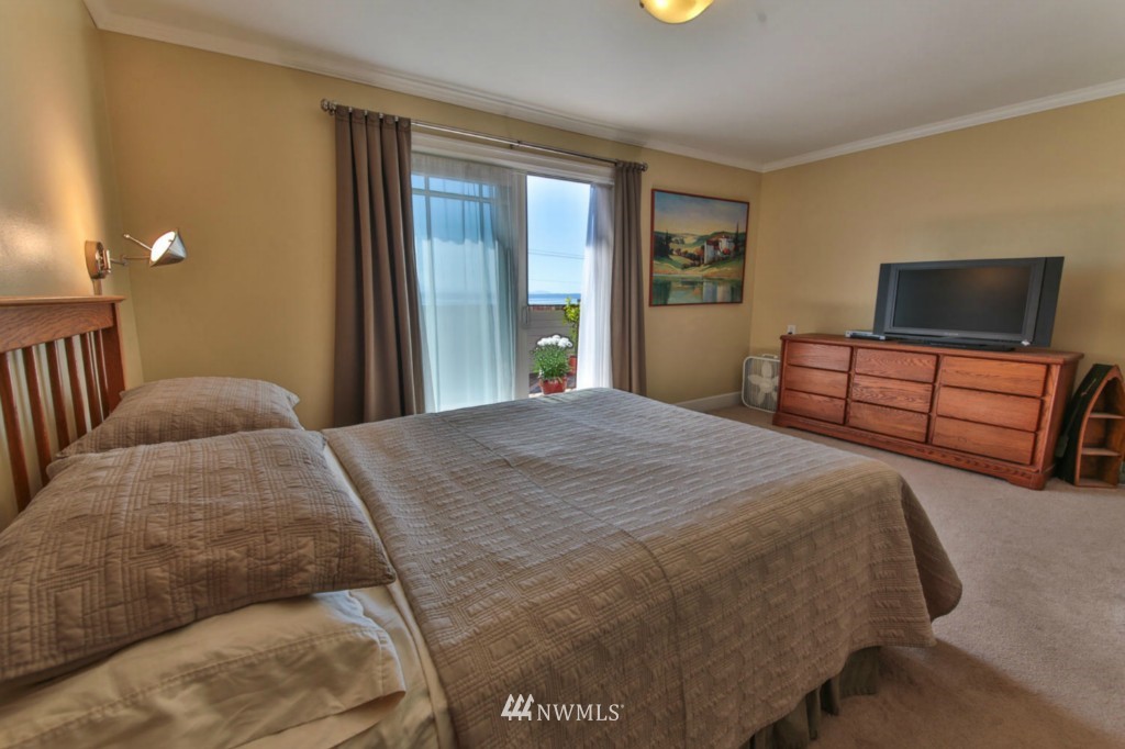 911 Walnut Street Edmonds, WA 98020 - Photo 14 of 24 Gallery Image 14