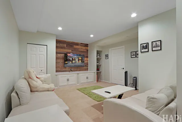 $529,999 | 1121 Williamsburg Circle, Grayslake, IL 60030