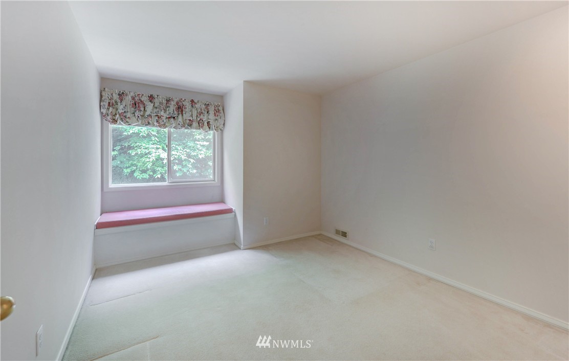 10415 Northeast 152nd Place Bothell, WA 98011 - Photo 21 of 25 Gallery Image 21