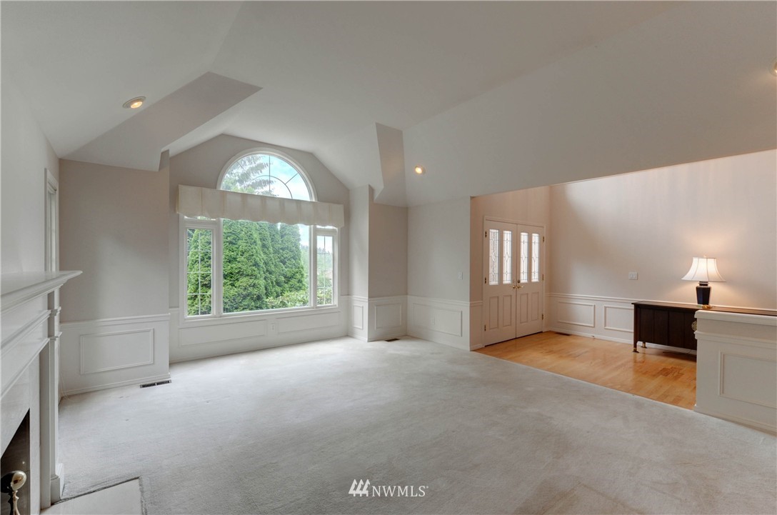 10415 Northeast 152nd Place Bothell, WA 98011 - Photo 4 of 25 Gallery Image 4