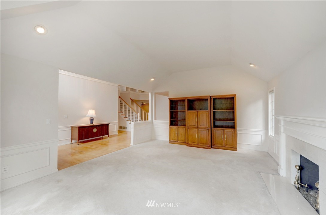 10415 Northeast 152nd Place Bothell, WA 98011 - Photo 5 of 25 Gallery Image 5
