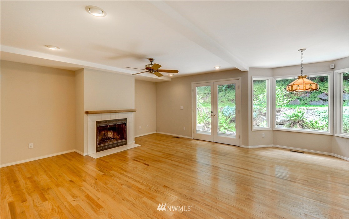 10415 Northeast 152nd Place Bothell, WA 98011 - Photo 8 of 25 Gallery Image 8