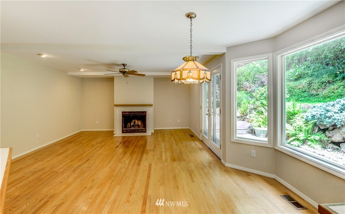 10415 Northeast 152nd Place Bothell, WA 98011 - Photo 9 of 25 Gallery Image 9