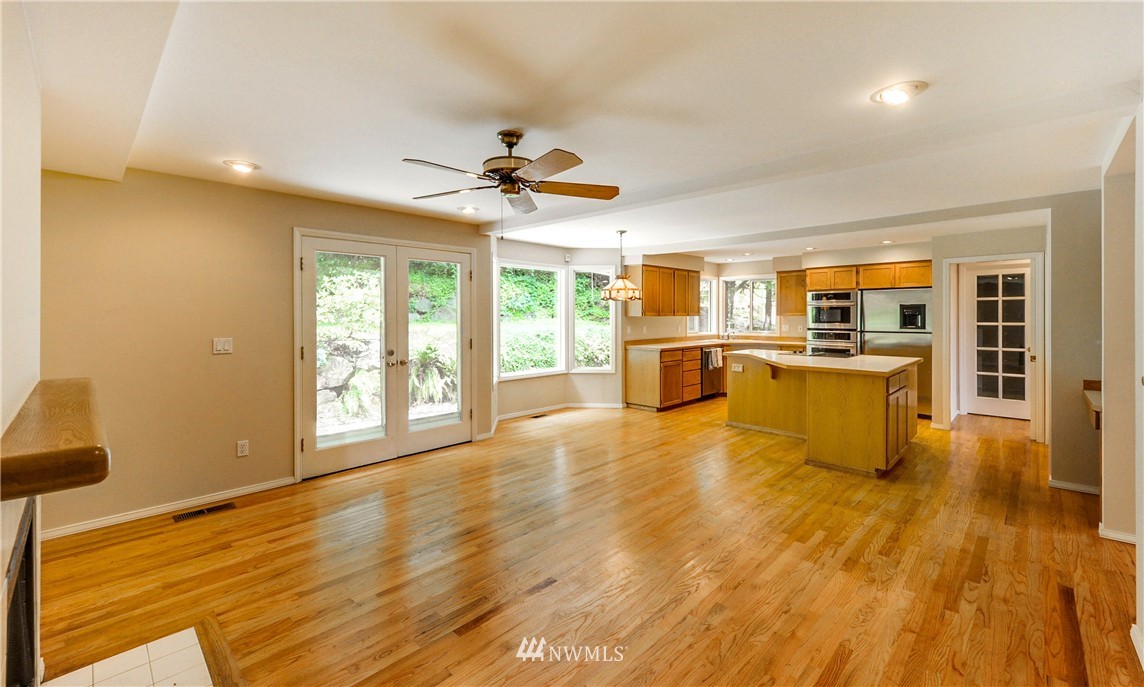 10415 Northeast 152nd Place Bothell, WA 98011 - Photo 10 of 25 Gallery Image 10