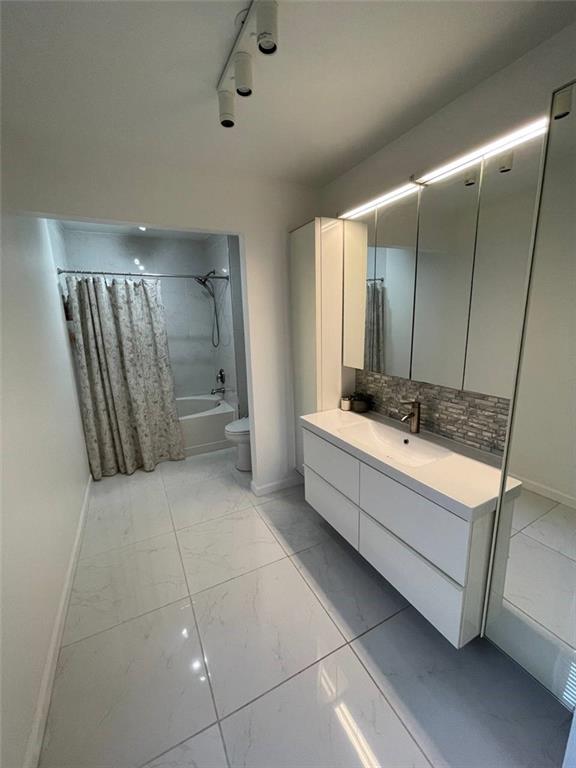 89 Regency Road Alpharetta, GA 30022 - Photo 13 of 17 a bathroom with a tub sink and mirror