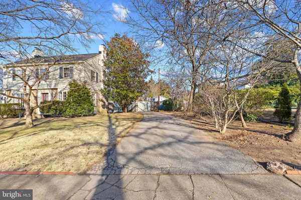 a view of backyard space