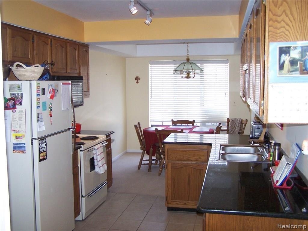 127 Meadow Ln Circle, Unit 10 Rochester, MI 48307 - Photo 8 of 20 100_1439.JPG