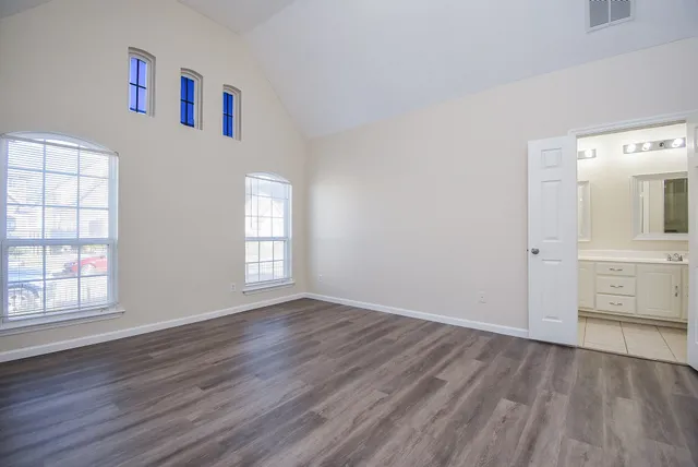 $2,000 | 7542 Autumn Sun Drive, Houston, TX 77083