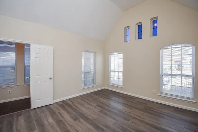 $2,000 | 7542 Autumn Sun Drive, Houston, TX 77083