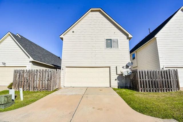 $2,000 | 7542 Autumn Sun Drive, Houston, TX 77083