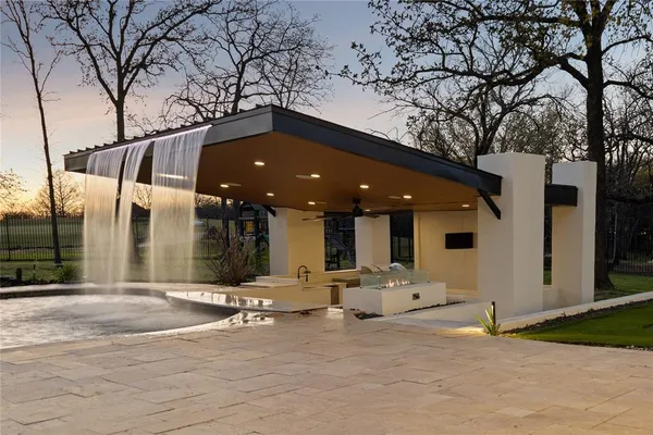 a front view of house with yard