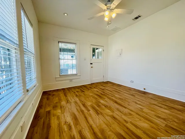 a view of empty room with window