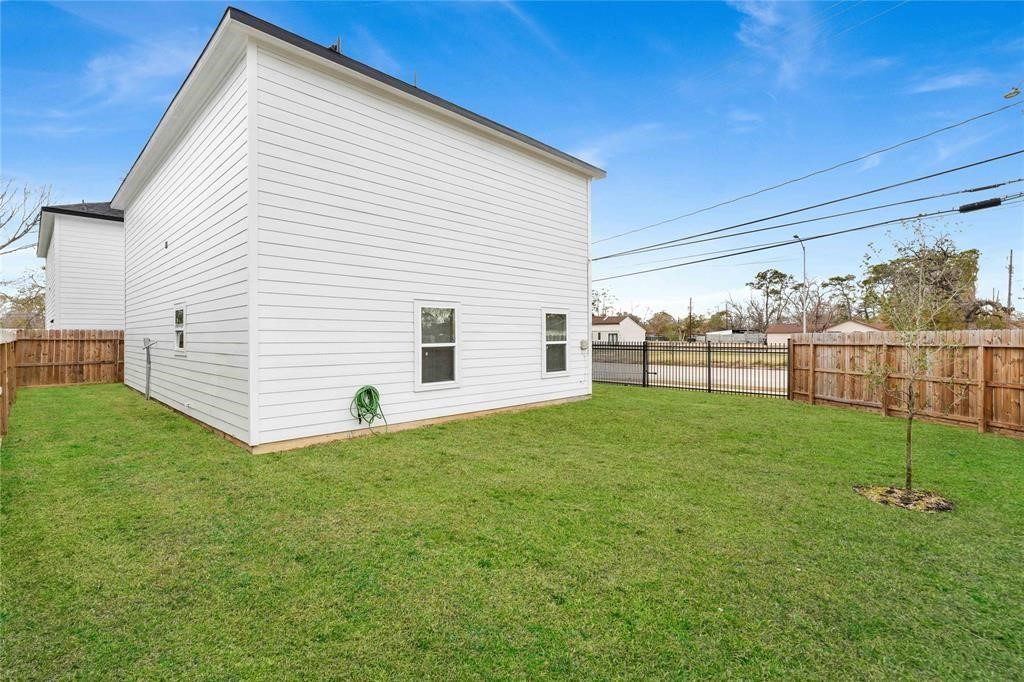 6320 Laura Koppe Road Houston, TX 77016 - Photo 2 of 17
