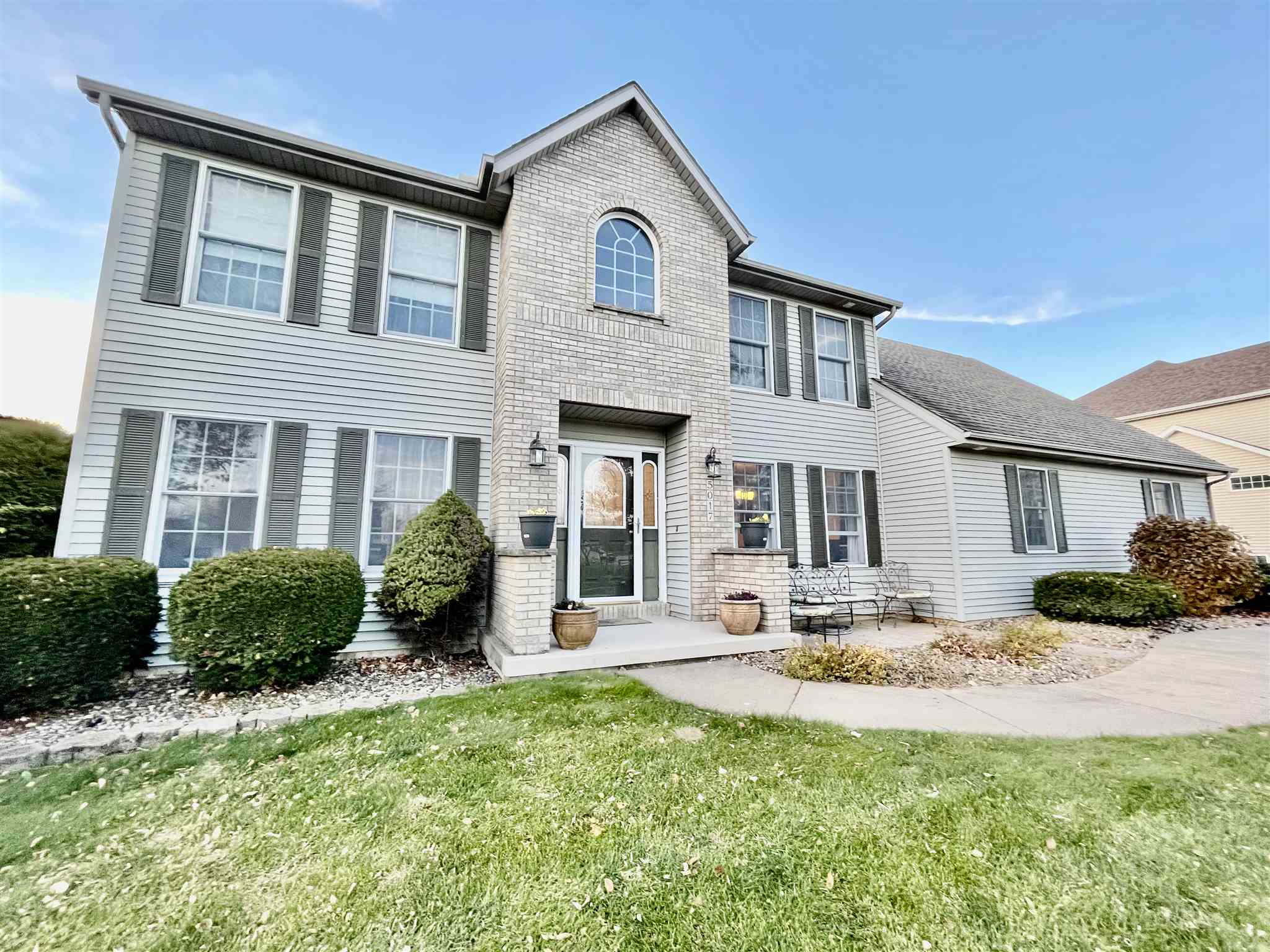 5017 White Post Road Bettendorf, IA 52722 - Photo 1 of 25