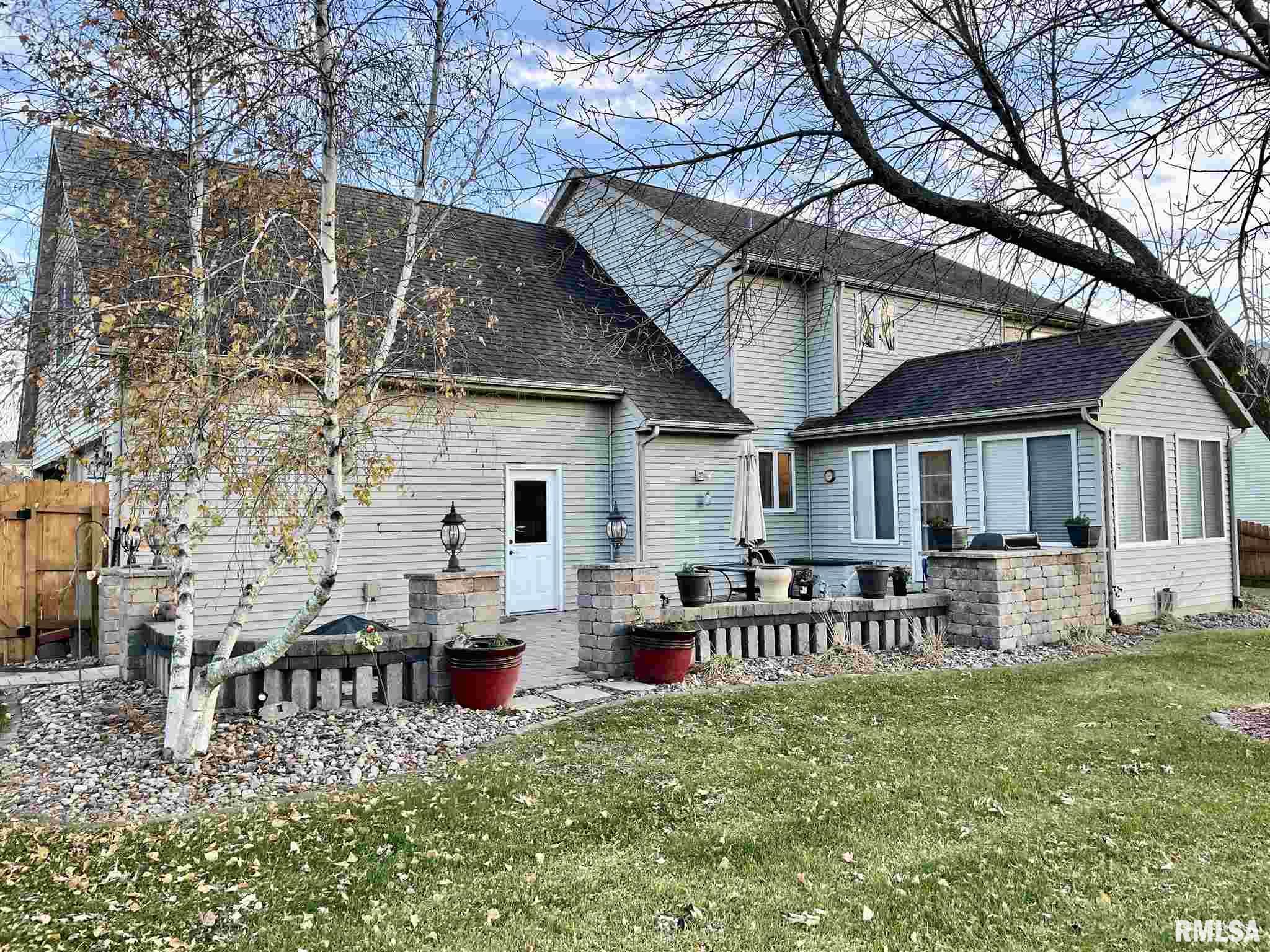 5017 White Post Road Bettendorf, IA 52722 - Photo 3 of 25