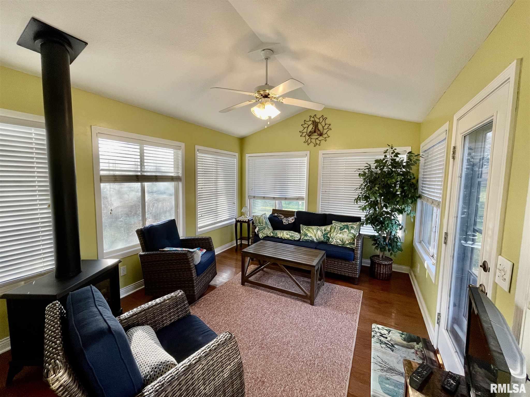 5017 White Post Road Bettendorf, IA 52722 - Photo 9 of 25